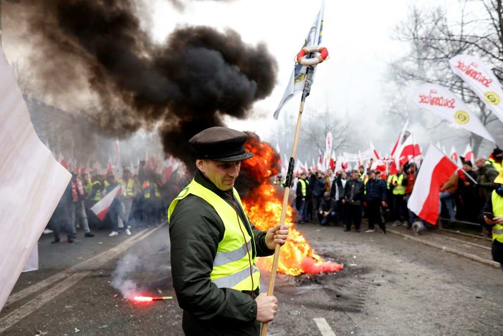 Wściekli polscy rolnicy protestują przeciwko przepisom UE i importowi produktów rolnych z Ukrainy