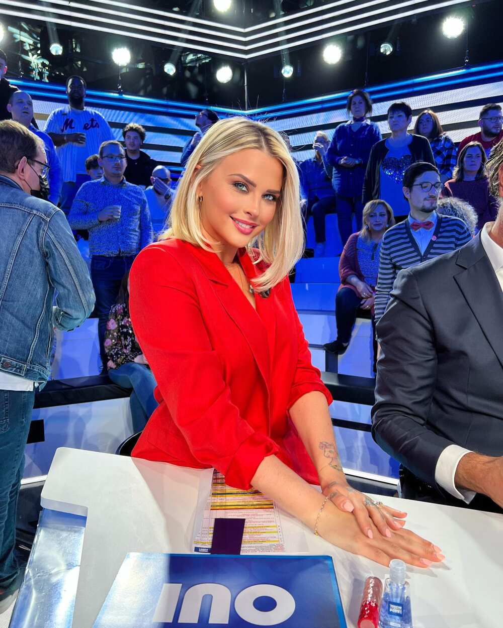 kelly chroniqueuse de TPMP kelly chroniqueuse de TPMP