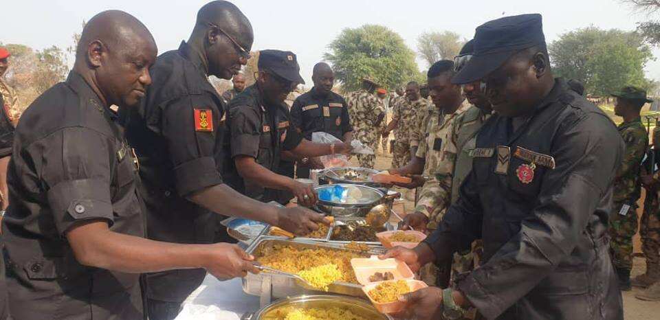 Chief of Army staff serves lunch to troops on Christmas