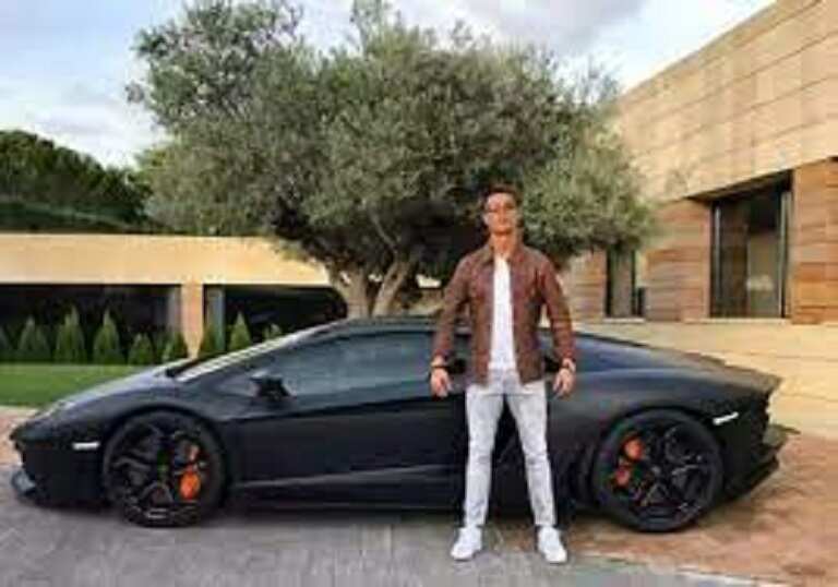 Aljannar duniya: Hotunan cikin katafaren gidan £45m na Ronaldo da motocin alfarma