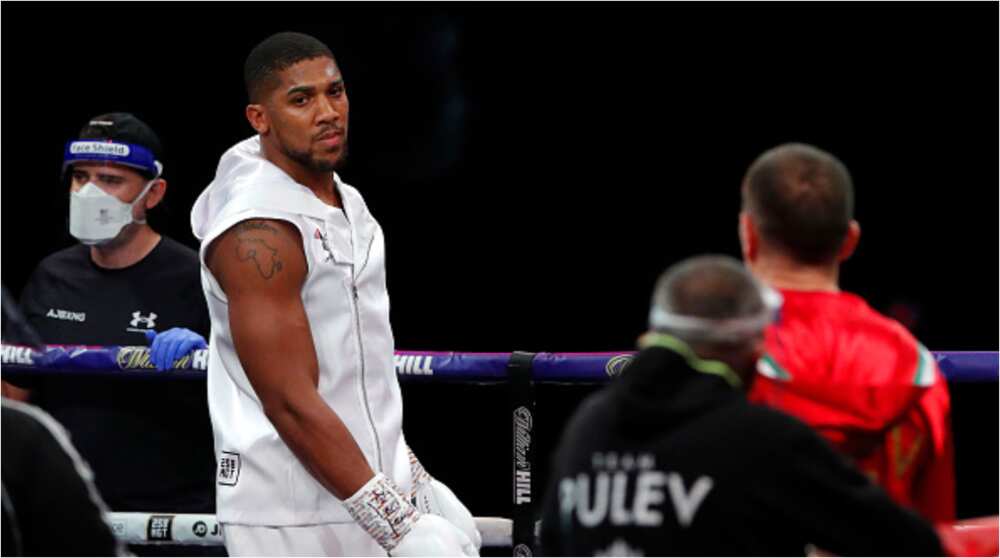 Strange tension in world of boxing as huge decision set to be made over Tyson Fury vs Anthony Joshua Strange tension in world of boxing as huge decision set to be made over Tyson Fury vs Anthony Joshua