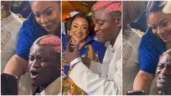 “You’re also a star”: Funny video as Portable tells Foluke Daramola not to kill him with pictures at event