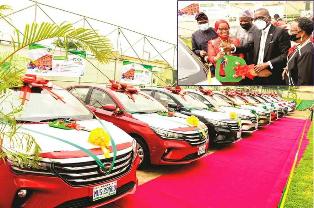 Sanwo-Olu puts smiles in teachers' faces, gives them car gifts