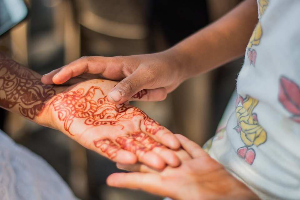 Red mehendi