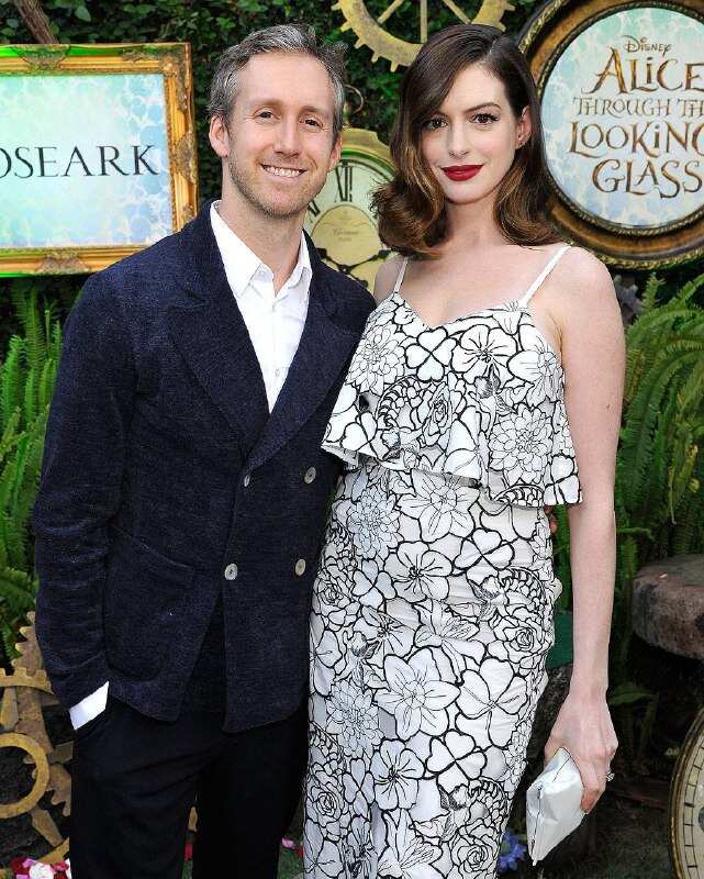 Anne Hathaway Husband Adam Shulman Bio Age Height Net Worth Legitng