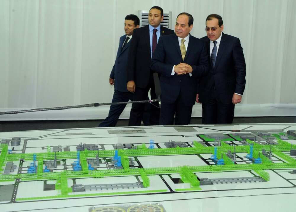 President Abdel Fattah al-Sisi inspects mockups of natural gas extraction facilities