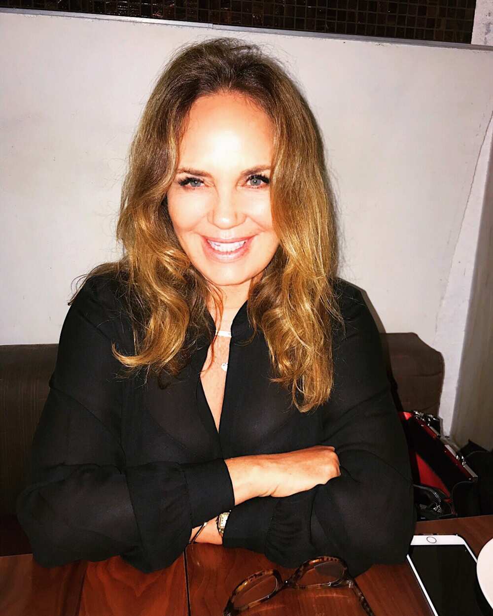 Catherine Bach bio: age, net worth, daughters, where is she now? - Leg