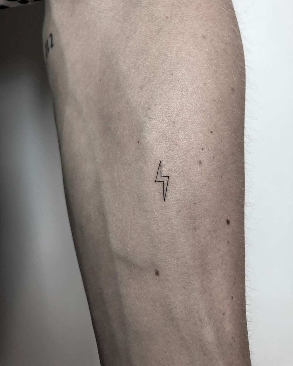 30 cool small tattoos for men - Legit.ng