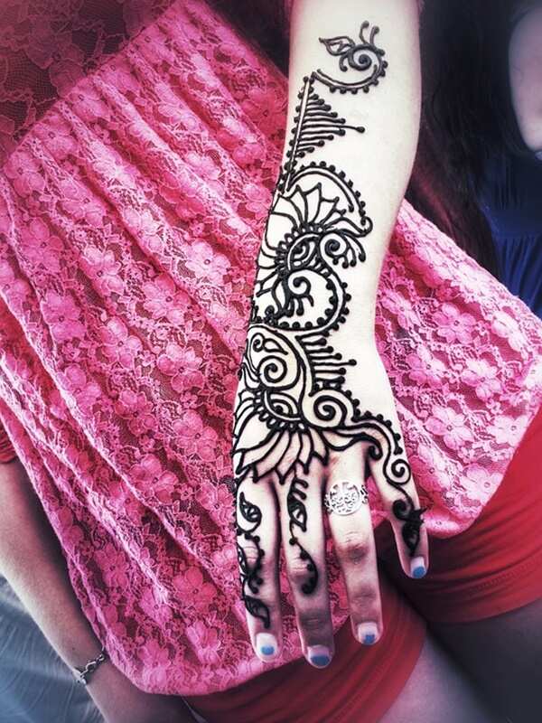 Dark lacy henna