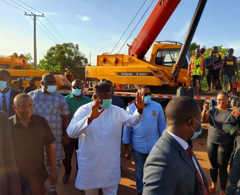 Governor Ugwuanyi leads rescue operation at accident scene Governor Ugwuanyi leads rescue operation at accident scene