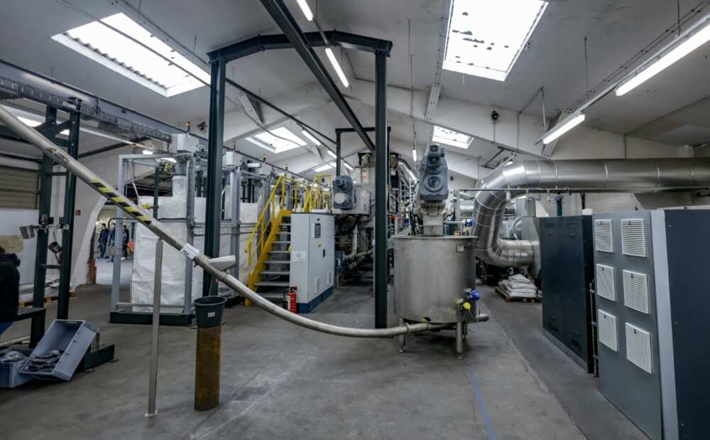 Biochar is produced by heating cocoa bean husks in an oxygen-free room to 600 levels Celsius (1112 Fahrenheit) Biochar is produced by heating cocoa bean husks in an oxygen-free room to 600 levels Celsius (1112 Fahrenheit)