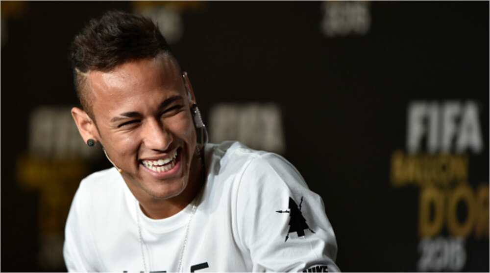 Footage shows Neymar fulfilling a sweet dance promise to little fan