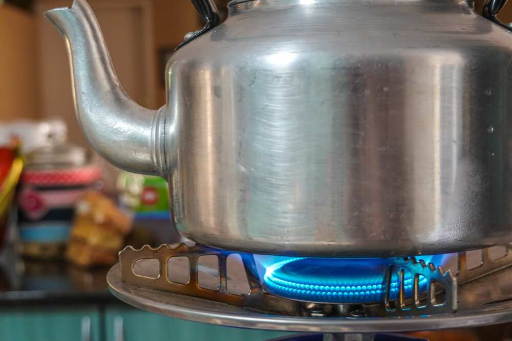 how long to boil water on stove