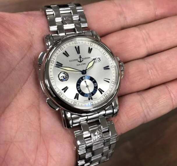 Bill Gates proudly wears a $70 Casio watch