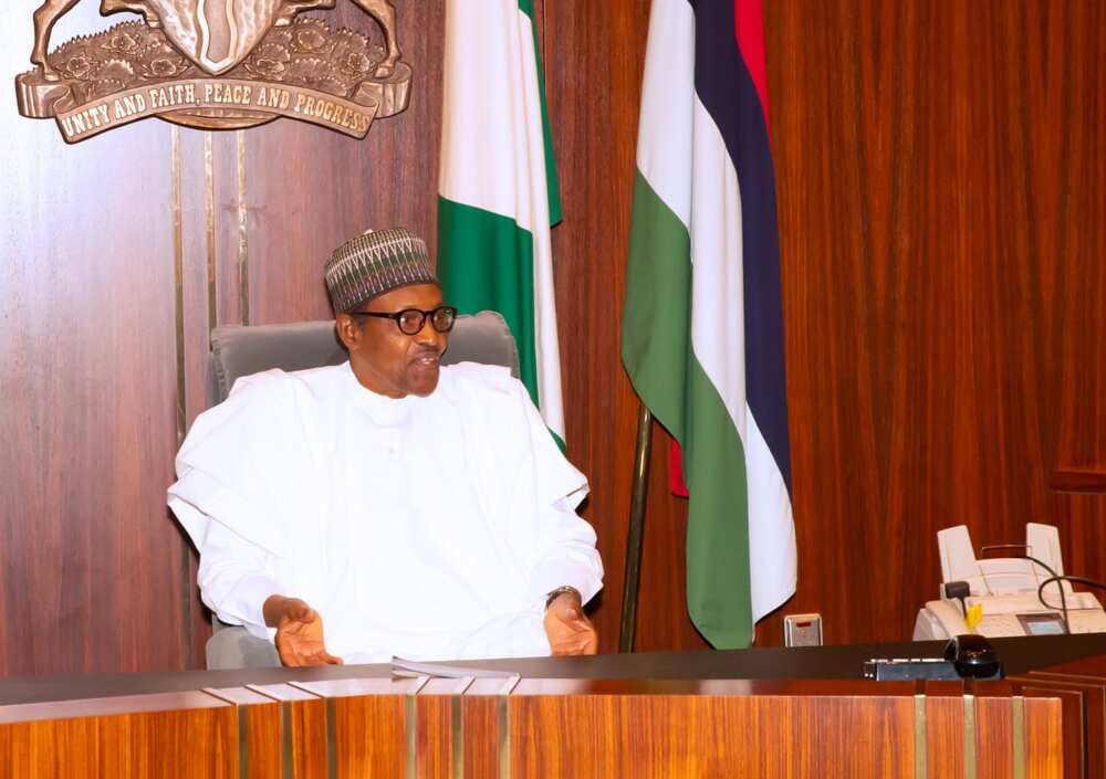 Gwamnoni masu adawa da Oshiomole sun kaiwa Buhari ziyarar godiya (Hotuna) Gwamnoni masu adawa da Oshiomole sun kaiwa Buhari ziyarar godiya (Hotuna)