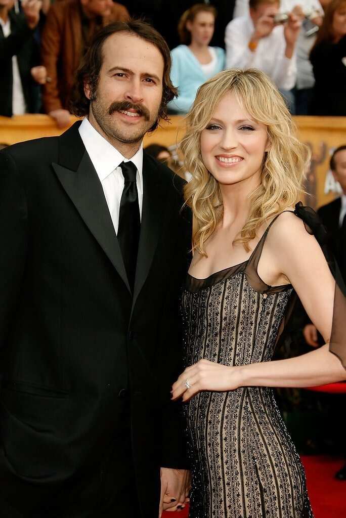 Beth Riesgraf husband