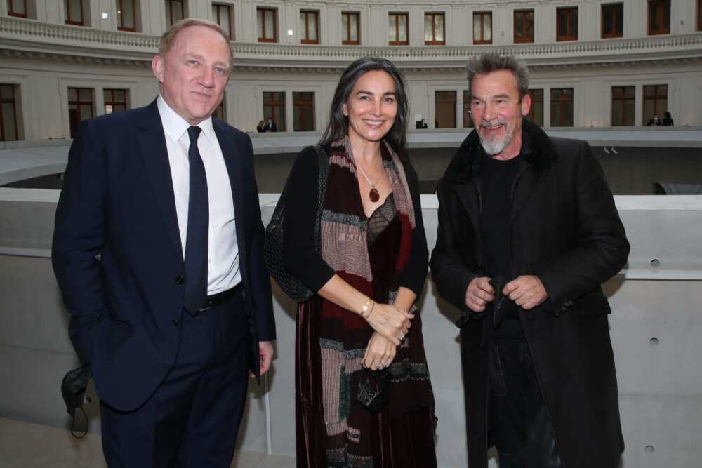 Le PDG du groupe Kering, François-Henri Pinault, Florent Pagny et son épouse Azucena assistent à la soirée d'ouverture "Bourse de Commerce - Collection Pinault, Modern Art Foundation" le 19 mai 2021 à Paris, France. (Photo de Bertrand Rindoff Petroff)