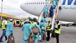 "Take off your shoes and climb": Airline to weigh passengers before they board aircraft