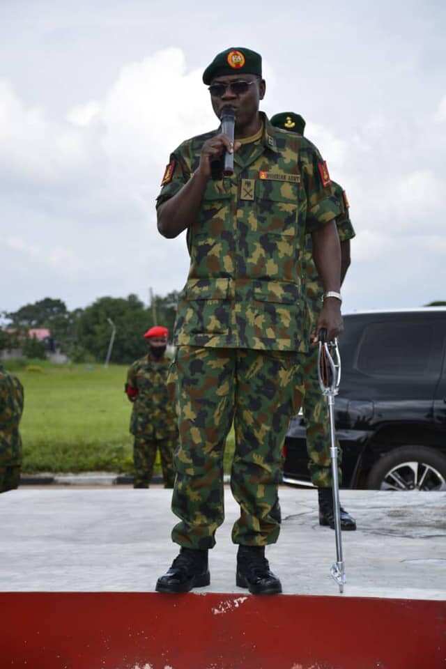 General Yahaya visits soldiers battling insurgents in Yobe state