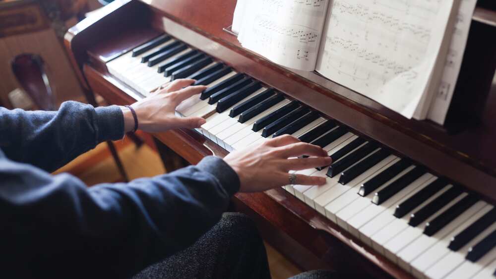 5 LEÇONS POUR APPRENDRE LE PIANO SEUL FACILE DÉBUTANTS (Tuto Cours) - Au  Piano.Fr