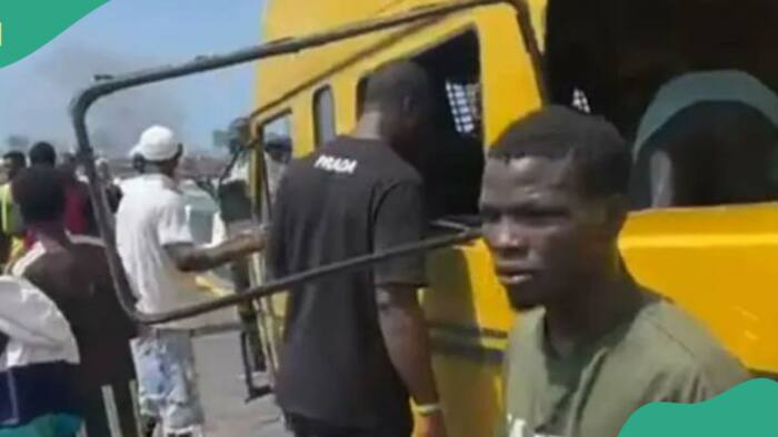 Eid-el-fitri tragedy: 2 missing as bus throws passengers into Lagos Lagoon
