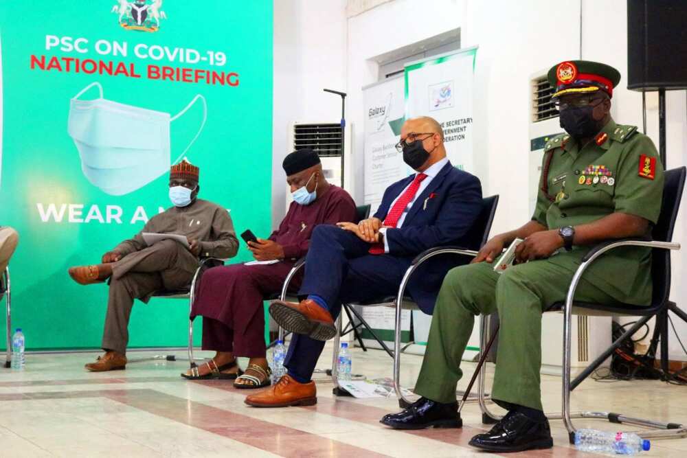 About 2,000 Nigerians have banned from traveling abroad for one year About 2,000 Nigerians have banned from traveling abroad for one year