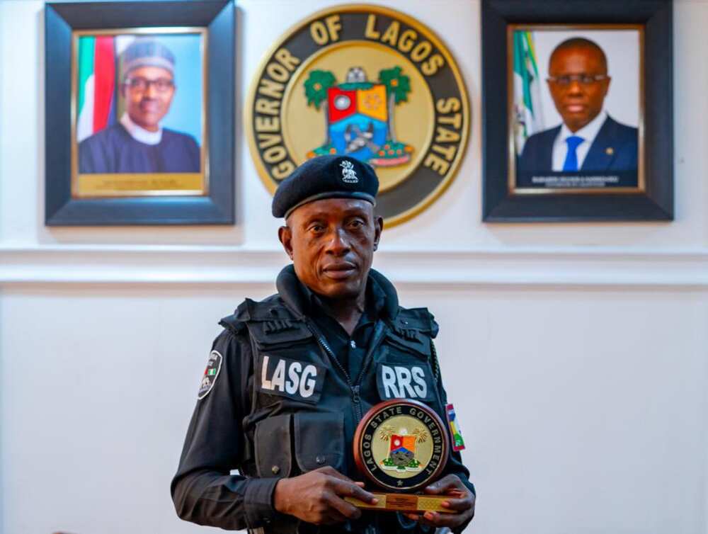 Sunday Erhabor: Lagos Policeman Assaulted by Motorist Gets N1m Cash Gift from Nigerians