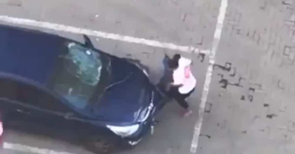 Hai Ngeke: SA Responds to Clip of Very Strong Lady Breaking Bae's Car