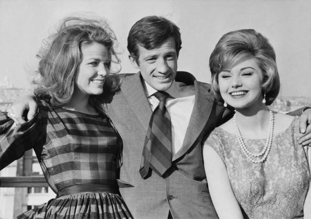 French actor Jean-Paul Belmondo with actresses Alexandra Stewart (left) and Sylva Koscina (right), his co-stars in the film 'Les Distractions', (aka 'Trapped by Fear'), 31st January 1960. (Photo by Keystone/Hulton Archive)