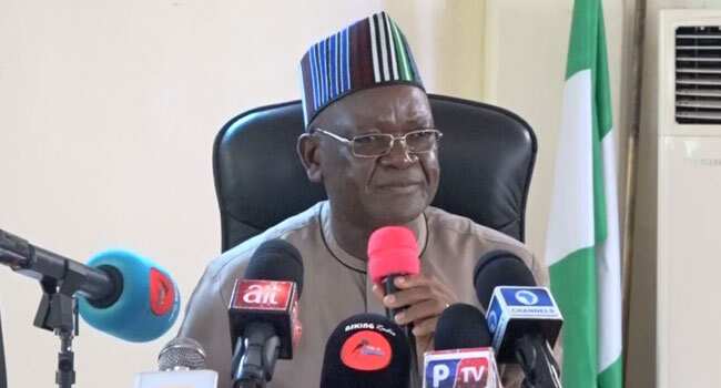 Samuel Ortom Ya Ce Zai Nemi Izinin Gwamnatin Tarayya Dan Siya Wa Yan Bijilante Bindigogi kirar AK-47