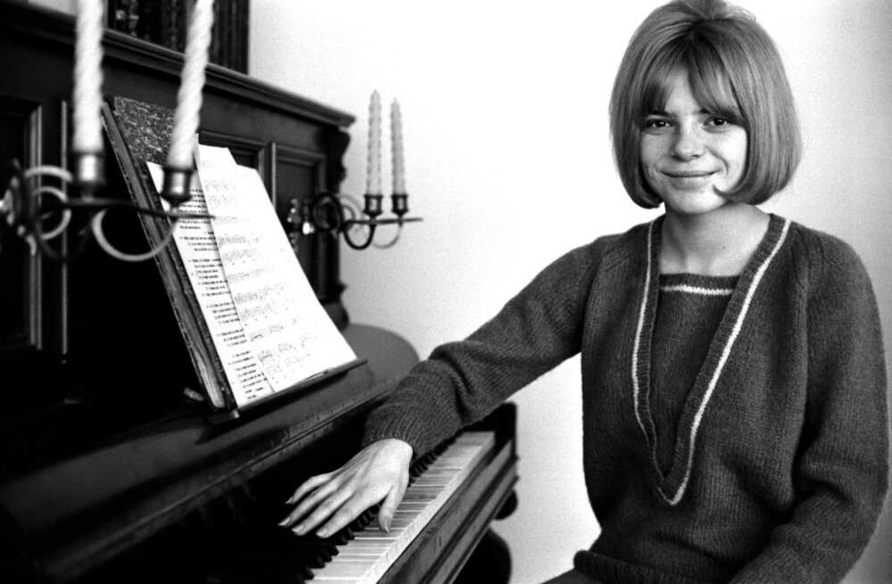La chanteuse française France Gall, en 1965.