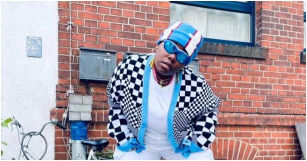 Teni makes lady’s dream of travelling abroad come true, promises her a trip to Dubai with a splendid package