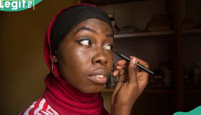 Woman Looks Classy in Makeup Transformation, Gets Netizens Talking: “No Be Juju Be That?”
