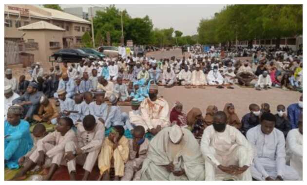 COVID-19: Muslims observe Eid prayers in Kano without social distancing