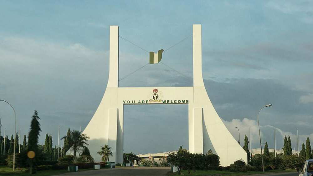 ‘Yan bindiga sun yi garkuwa da direban mota tare da fasinjoji 4 a Abuja ‘Yan bindiga sun yi garkuwa da direban mota tare da fasinjoji 4 a Abuja