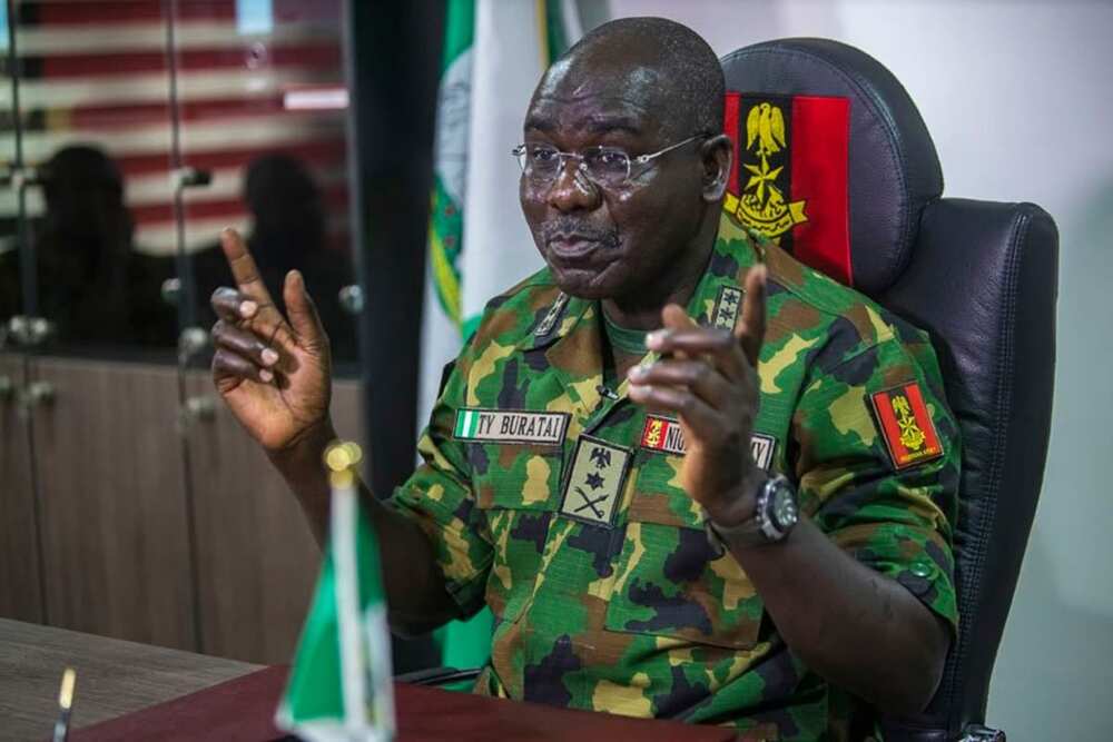 Mu masu tsantsar biyayya ne ga shugaban kasa - Buratai Mu masu tsantsar biyayya ne ga shugaban kasa - Buratai