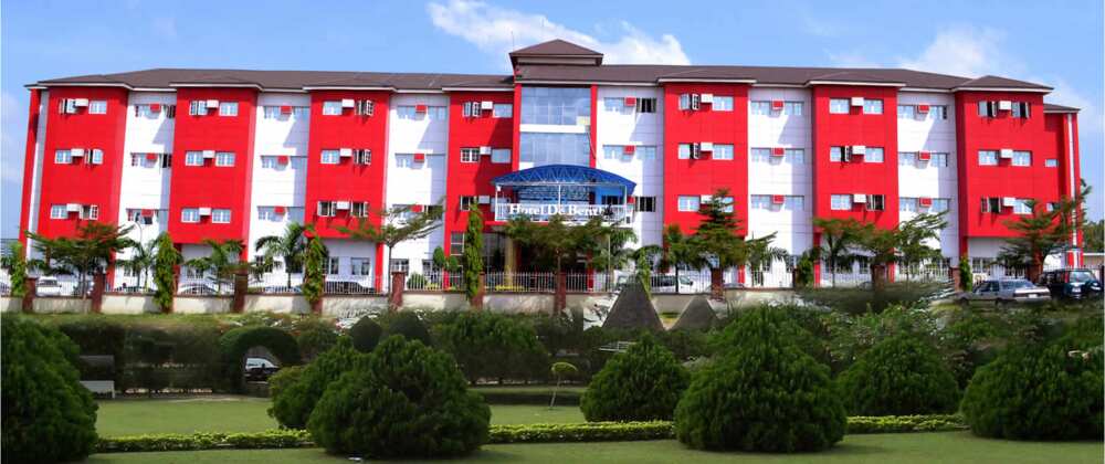Top 10 cheap hotels in Abuja - Hotel De Bently