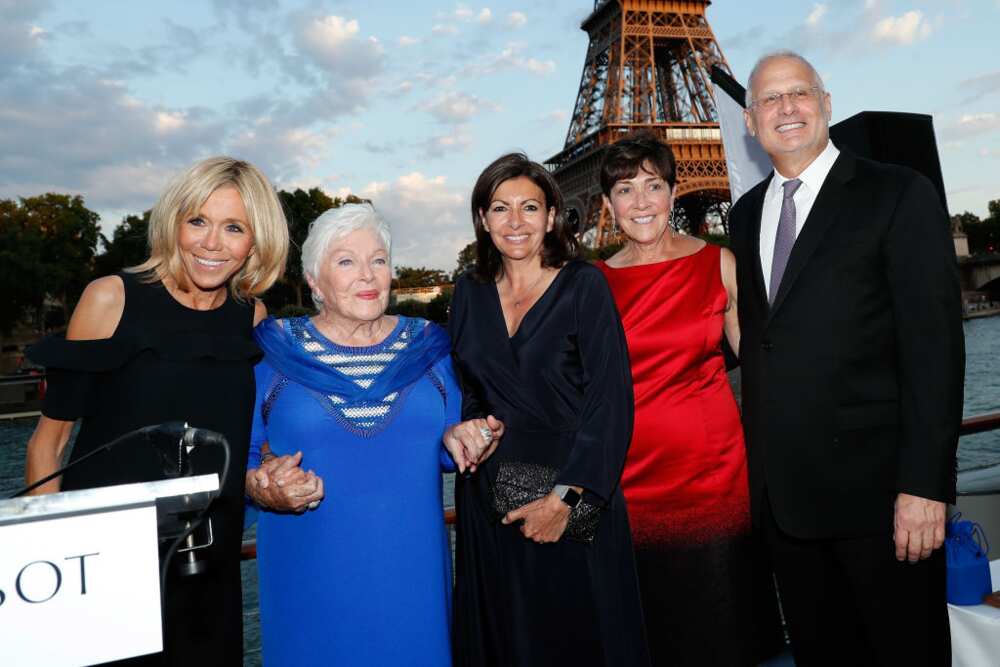 Brigitte Macron, Anne Hidalgo, Peggy Selesner et le directeur du Caesars Palace Las Vegas Hotel au 90e anniversaire de Line Renaud le 02.07.2018 à Paris, France. (Photo de Bertrand Rindoff Petroff)