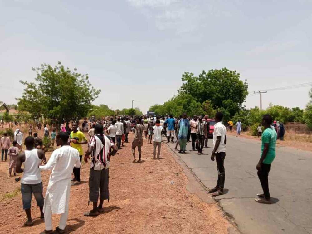 Coronavirus patients in Gombe take over highway, protest ‘poor treatment’