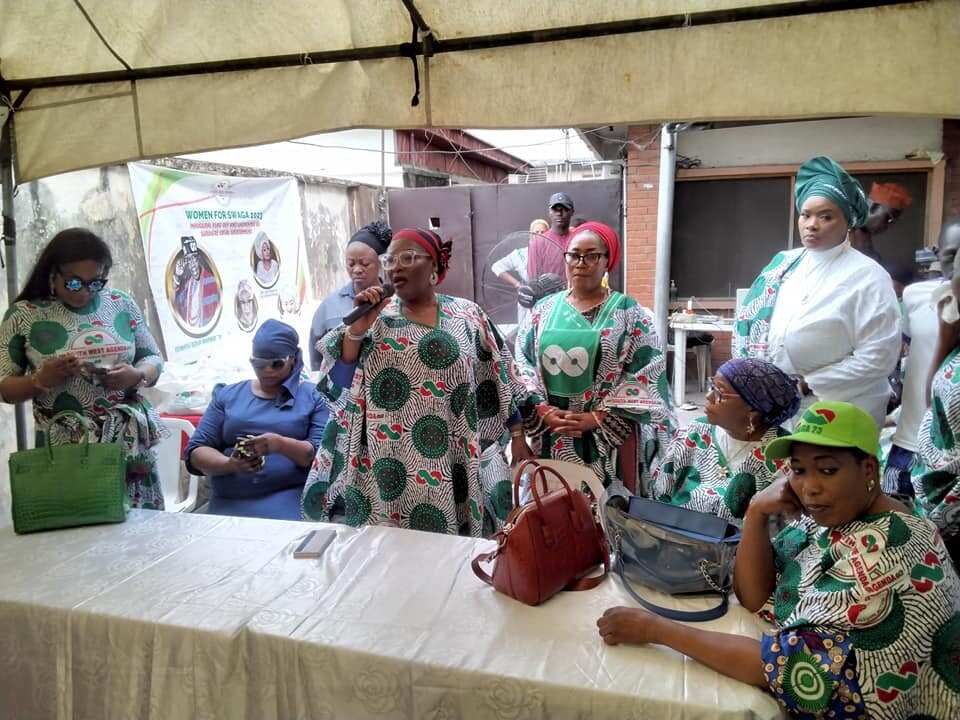 2023 Presidency: Tinubu Support Group Distributes Smartphones in Lagos to Boost Voters Registration