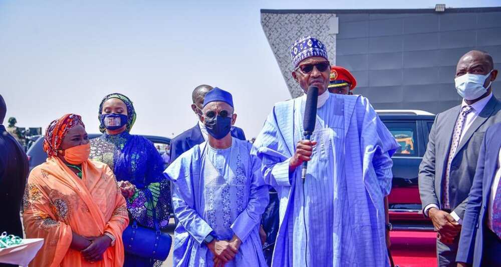 Da Dumi-Dumi: An bawa hammata iska tsakanin jami'an tsaron Buhari da na El-Rufai a Kaduna Da Dumi-Dumi: An bawa hammata iska tsakanin jami'an tsaron Buhari da na El-Rufai a Kaduna