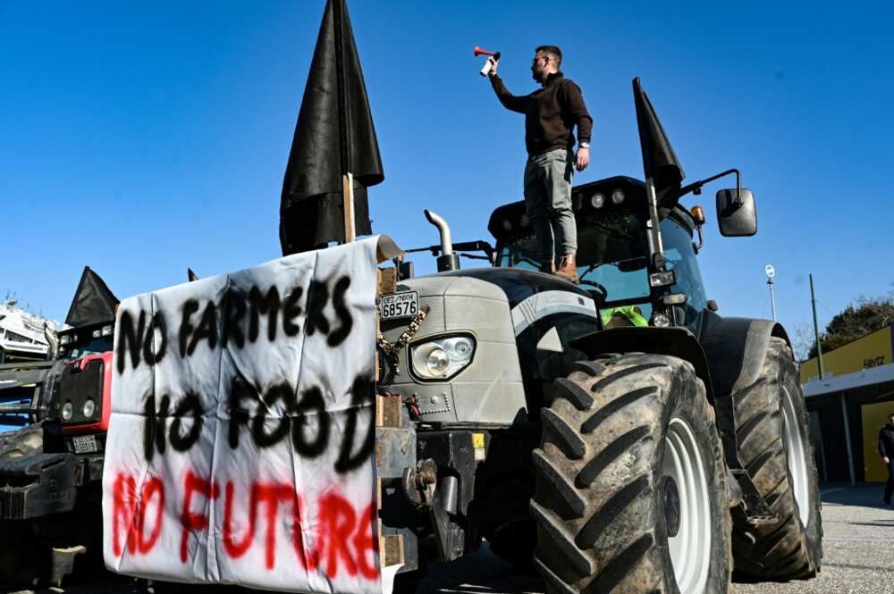 Εκατοντάδες αγρότες διαδηλώνουν στην Ελληνική Γεωργική Έκθεση