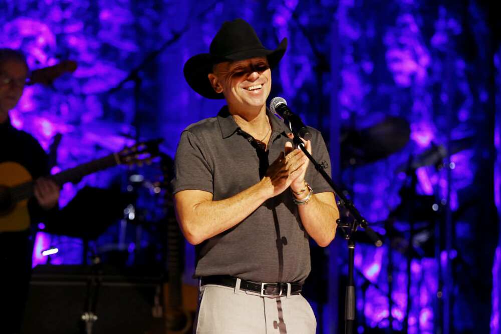 is kenny chesney gay