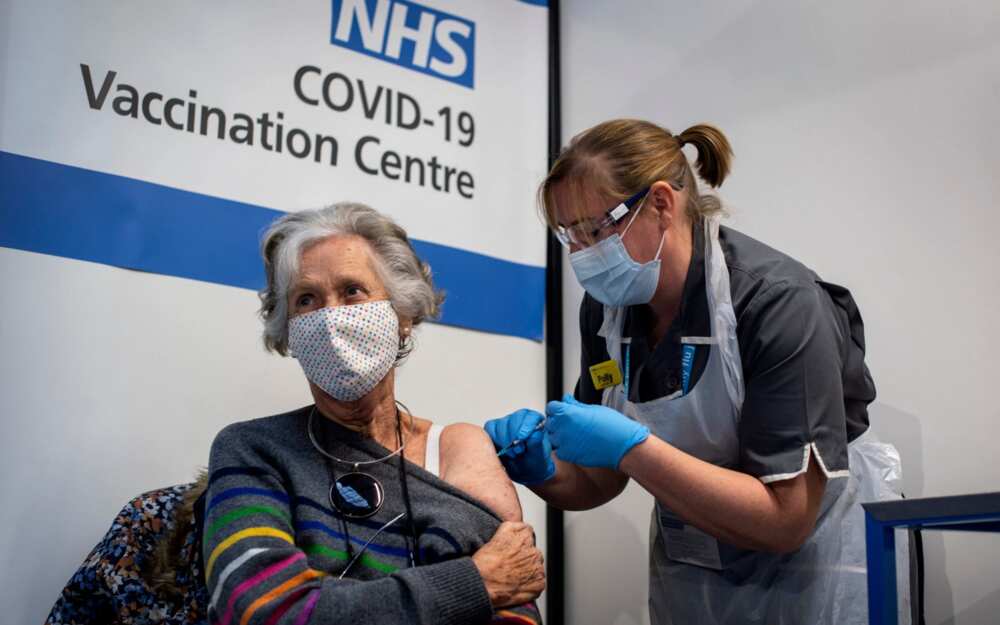 Pfizer vaccine: UK health agency warns of allergies from new jab Pfizer vaccine: UK health agency warns of allergies from new jab