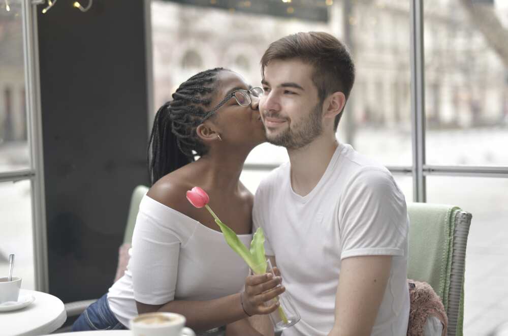 How to get out of the friend zone with a guy How to get out of the friend zone with a guy