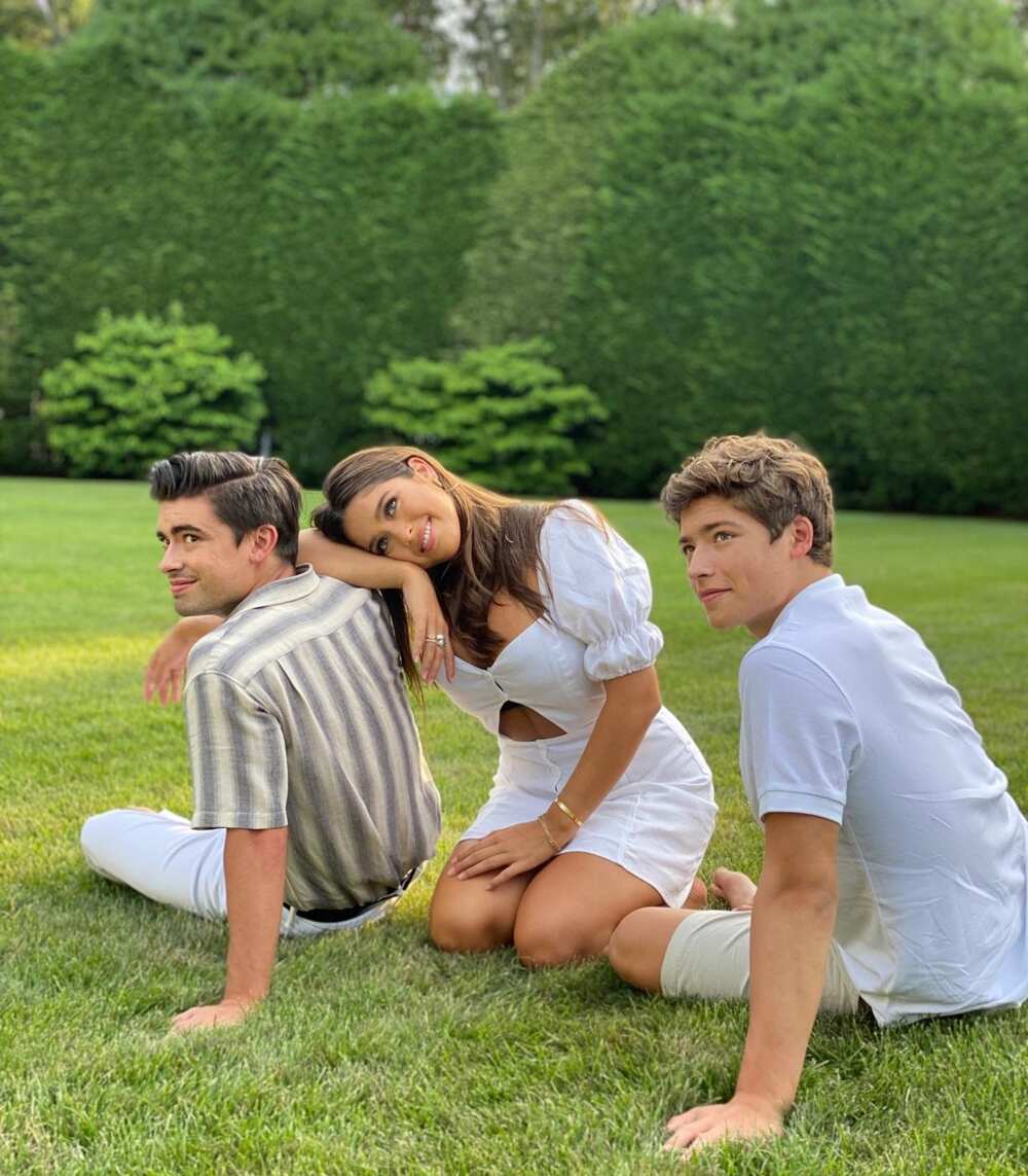 What does Kelly Ripa's son do? What does Kelly Ripa's son do?