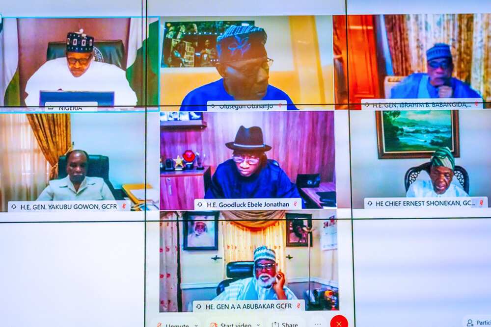 Yanzu-yanzu: Shugaba Buhari ya shiga taron gaggawa da tsaffin shugabannin Najeriya Yanzu-yanzu: Shugaba Buhari ya shiga taron gaggawa da tsaffin shugabannin Najeriya