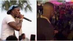 Hold your phone tight: Man advises US rapper DaBaby as huge crowd welcomes him to Lagos, sprays them money