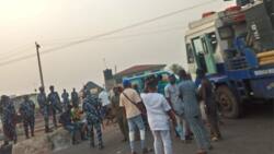 Panic as trigger-happy policeman shoots man whose truck spoilt on road dead, residents take action
