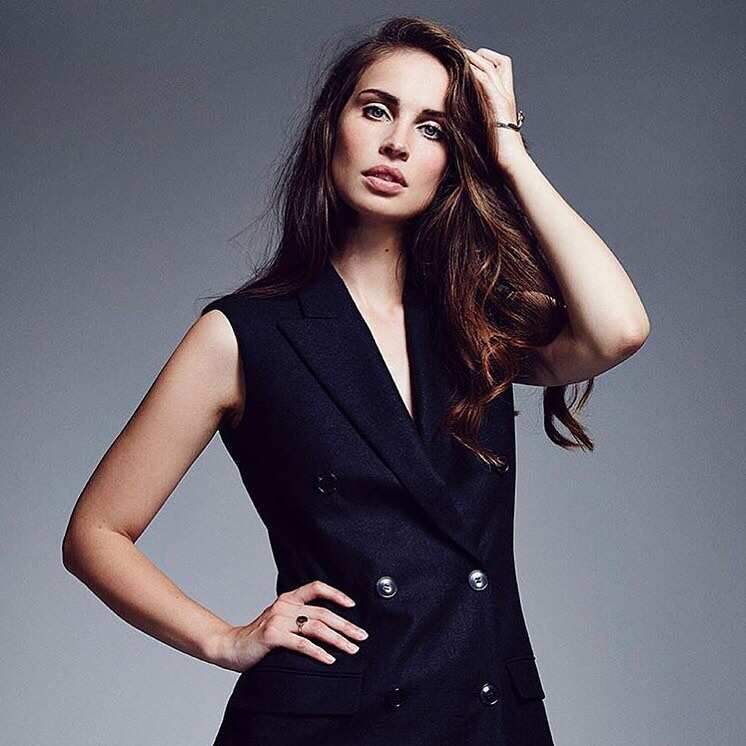 Heida Reed actress